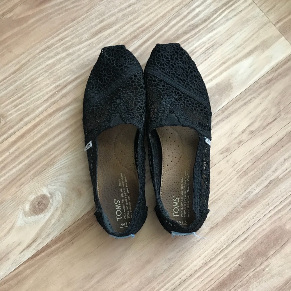 Ladies Toms size 7.5